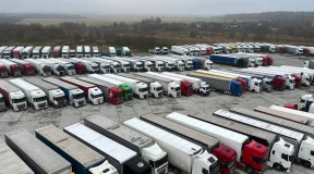 Лукашенко поручил выпустить литовские фуры из Беларуси